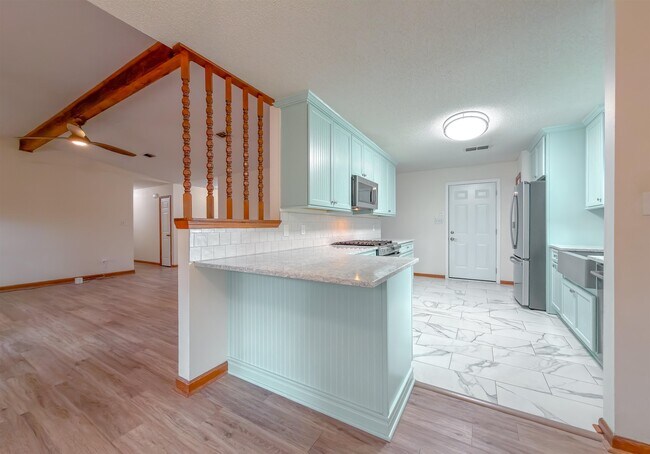 Building Photo - 776 Lupine Ln