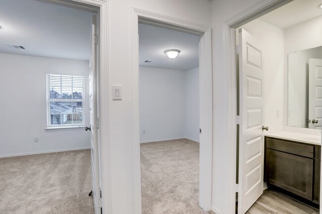 Building Photo - 16754 Rover Ln