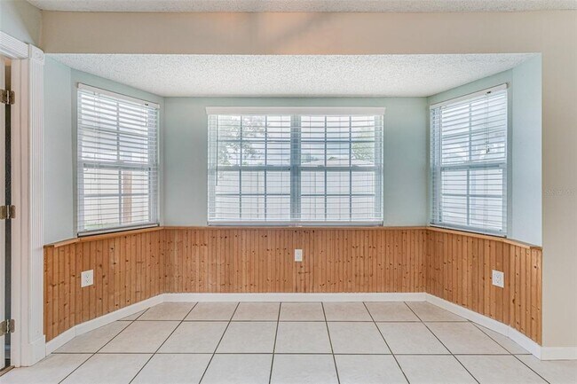 Building Photo - 5010 Larch Ln