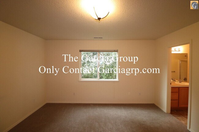 Building Photo - Great 4 bedroom 2.5 bathroom Single Family...