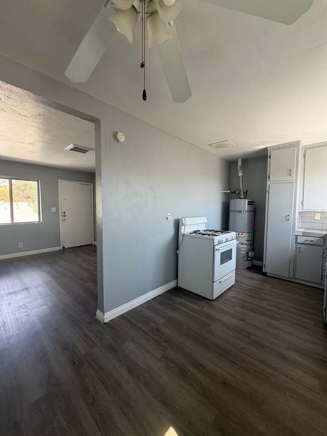 Building Photo - 400 W Fredricks St