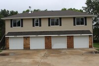 Building Photo - Duplex in Park Hill School District