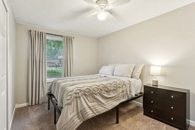 Building Photo - 501 Ashwood Dr