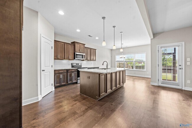 Building Photo - 104 Erskin Parcus Dr