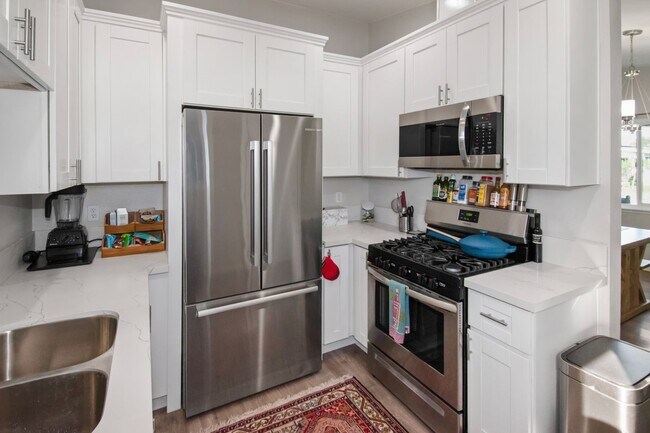 Building Photo - 2131 Ilex Ave