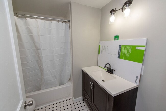 Building Photo - NORTH COLLEGE HILL -  Stunning remodel 3be...