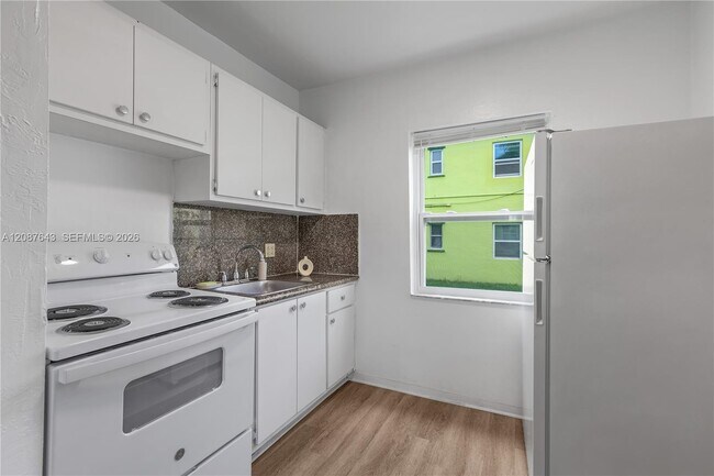 Building Photo - 180 NE 68th St