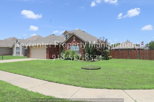 Building Photo - 3 Bed | 2 Bath in Collinsville!