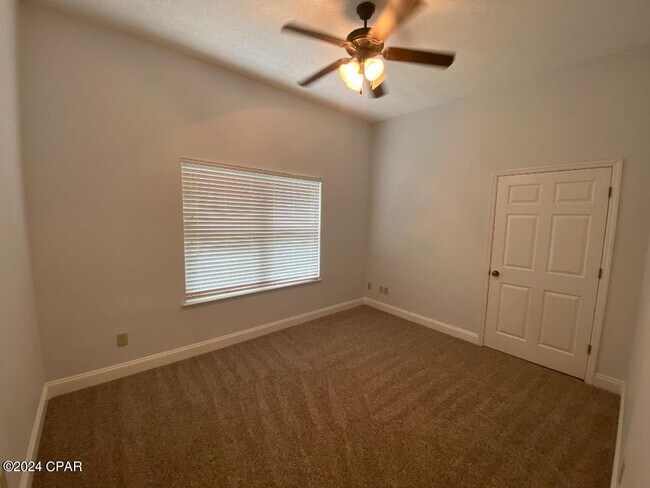 Building Photo - 4031 Oak Forest Dr