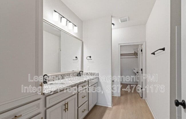 Building Photo - 105 Foster Grove Dr