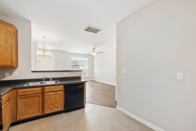 Building Photo - Gorgeous 3BR Townhome with Fresh Updates i...