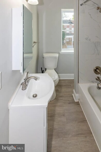 Building Photo - 3914 Ridgewood Ave