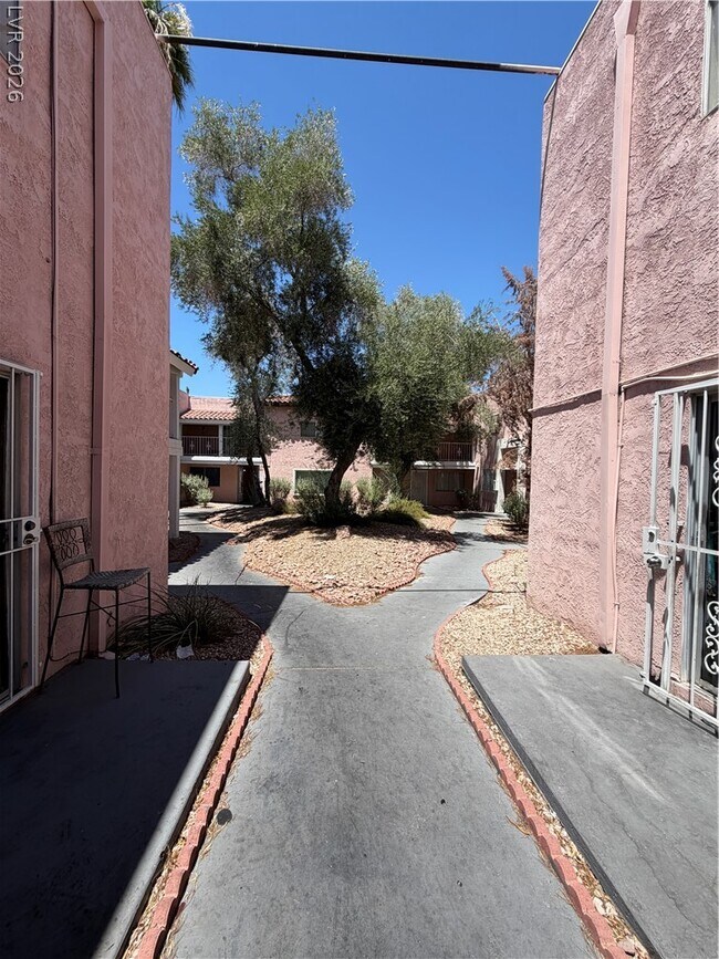 Building Photo - 2236 E Desert Inn Rd