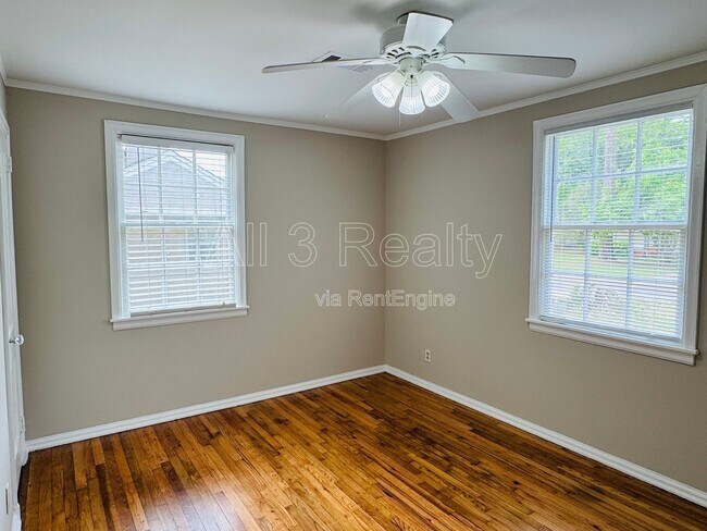 Building Photo - 301 Bradley Dr