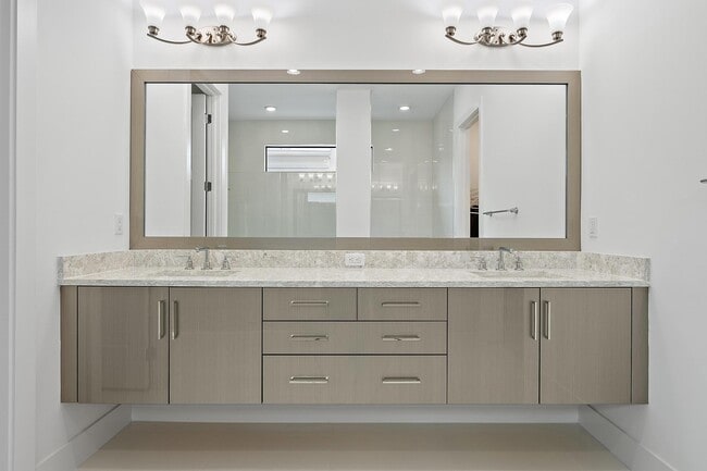 Building Photo - 13185 Faberge Pl
