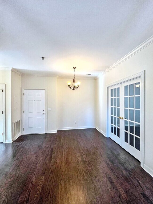 Building Photo - Lovely 1 Bed & 1.5 Bath Condo in Nashville...
