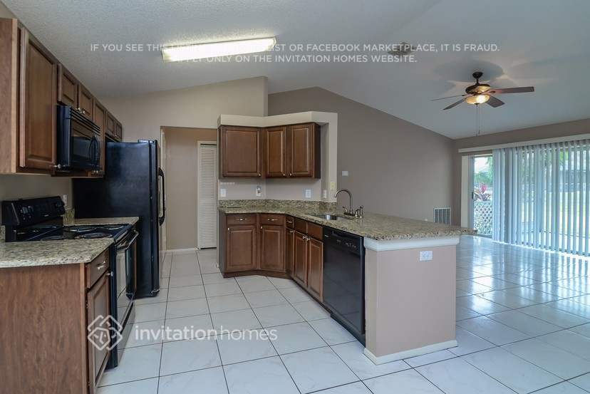 Building Photo - 6017 61st Ct E