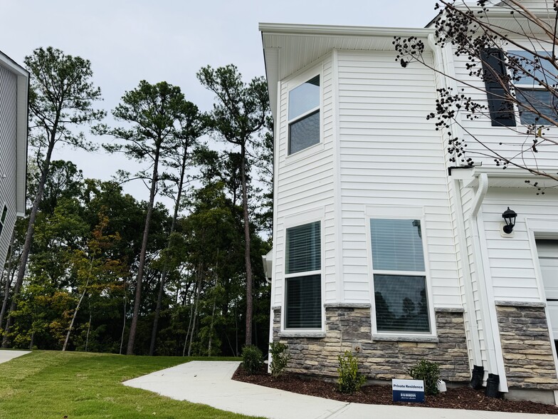 Building Photo - 1919 Hinesley Dr