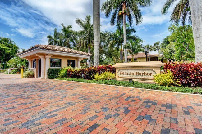Building Photo - 95 Pelican Pointe Dr