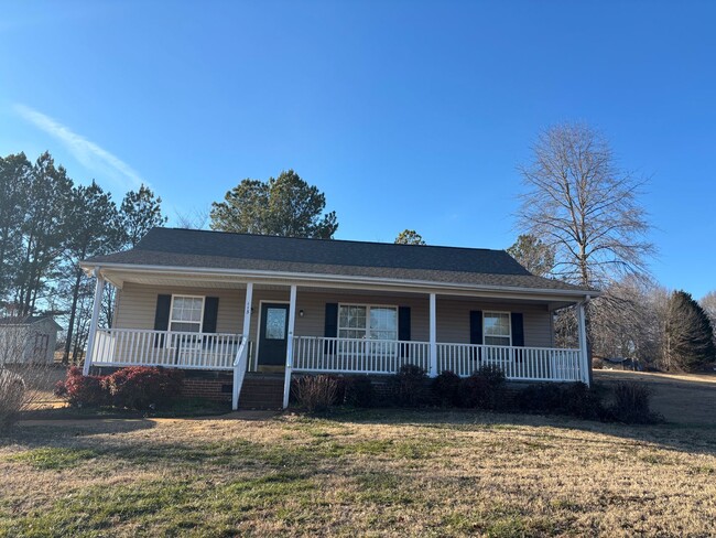 Building Photo - 3 bedroom, 2 bath house in Pickens - one l...