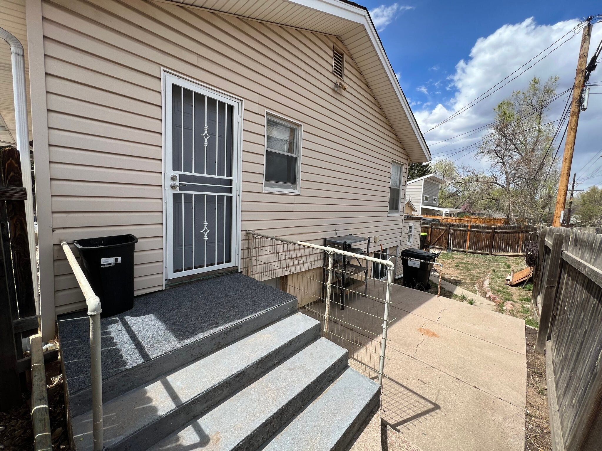 Building Photo - 1512 E Kiowa St