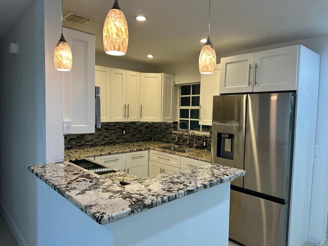 Building Photo - 104 NE 16th Ave