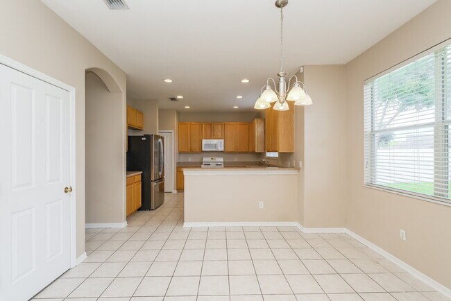 Building Photo - 2613 Palesta Dr