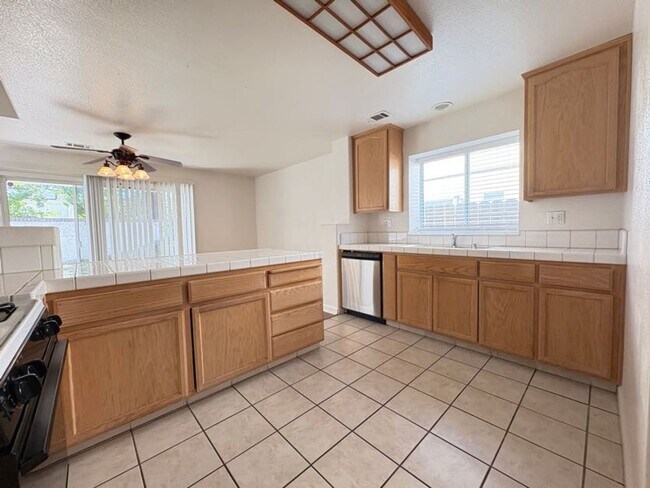 Building Photo - Beautiful 3 Bedroom Home in Spanos East Ga...