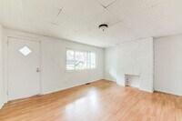 Building Photo - Available August 2026 - Renovated 2 Bedroom Home in Duquesne Heights!