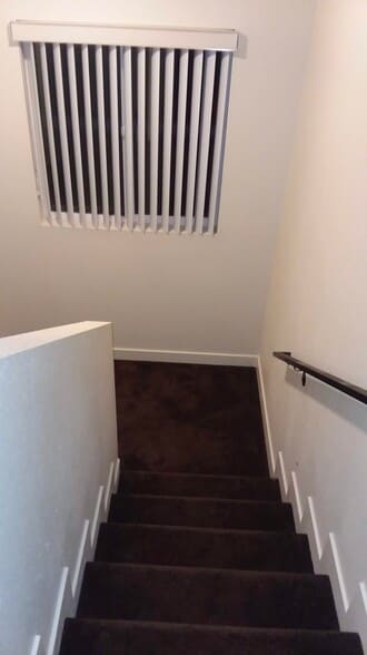 Building Photo - 639 W 95th St