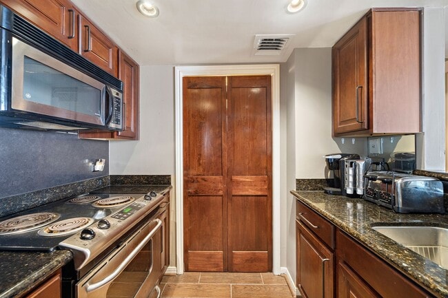 Building Photo - 3525 Sage Rd