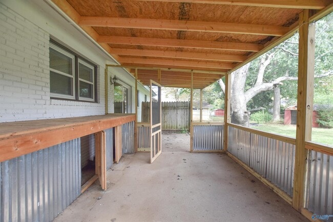 Building Photo - 11021 Strong Dr SE