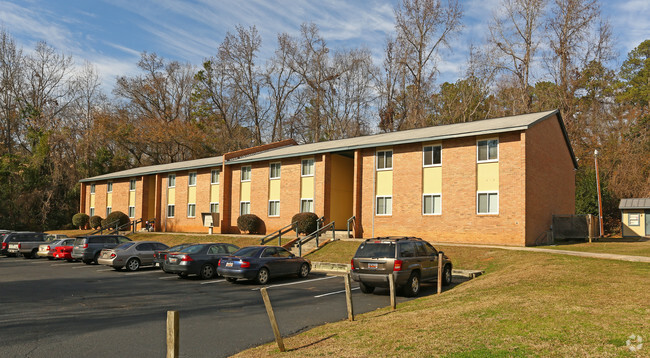 Primary Photo - Court Lane Apartments