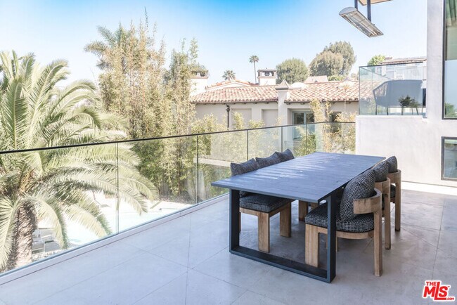 Building Photo - 606 N Ardmore Ave