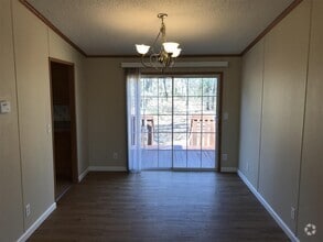 Building Photo - 121 Heien Ct