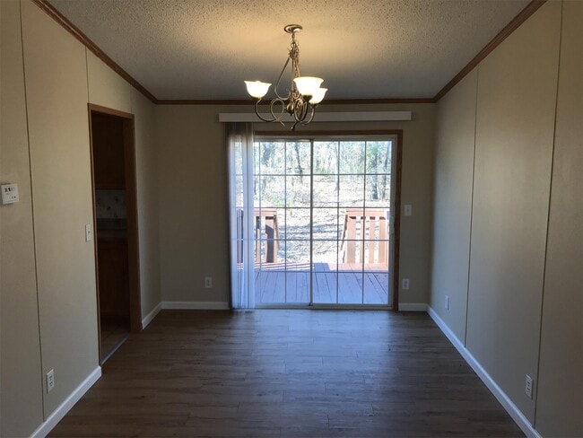 Primary Photo - 121 Heien Ct