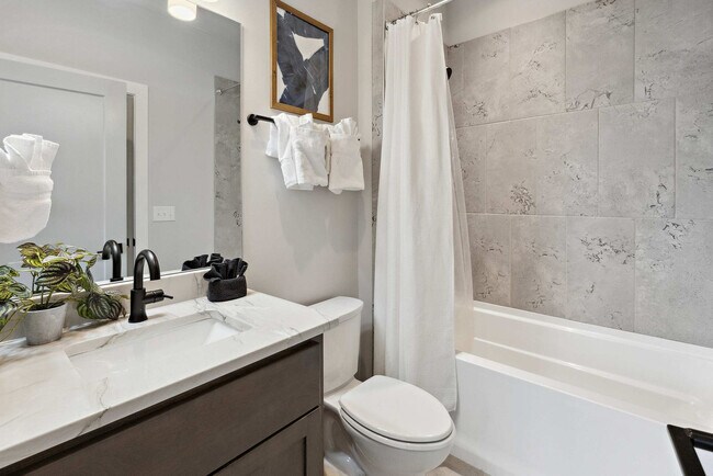 Building Photo - 3206 West End Cir