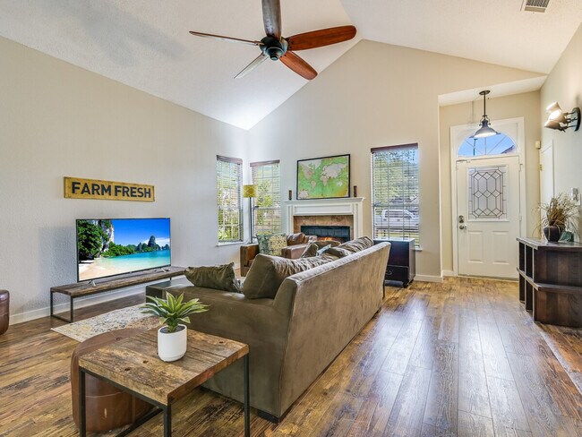 Building Photo - 14809 Great Willow Dr