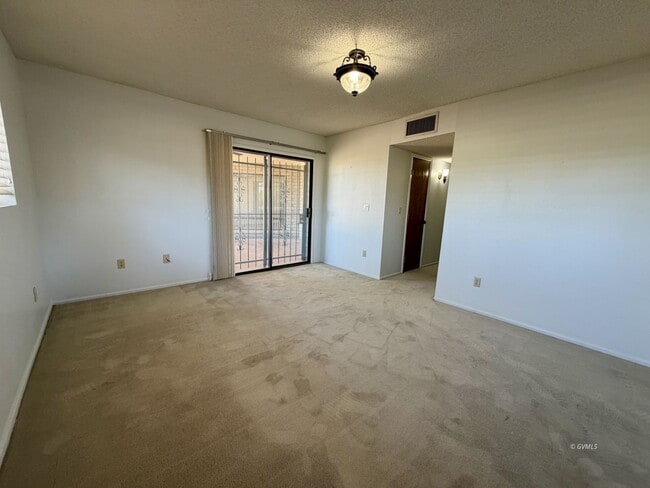 Building Photo - 3028 S Fairway Ave