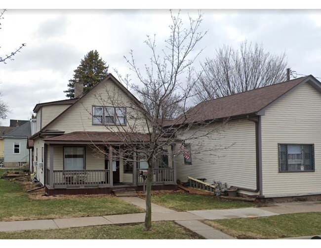 Primary Photo - 1317-1319 Forest Street N