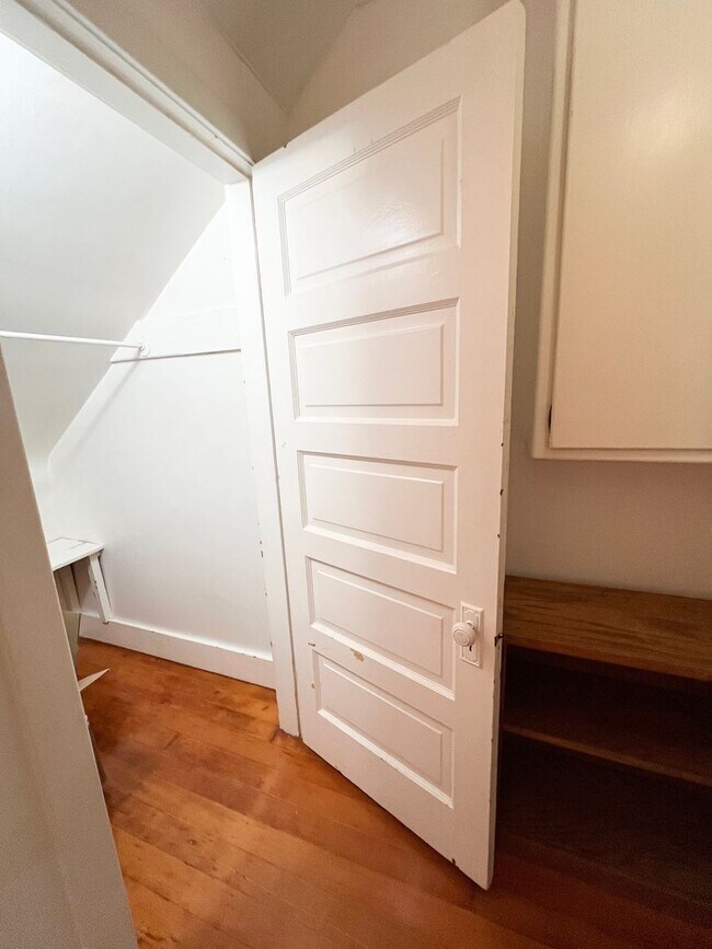 Building Photo - Large, Beautiful Home near Dolores Park!