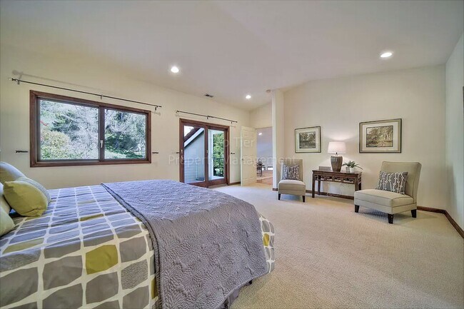 Building Photo - Luxurious 4 bed / 3.5 bath / 3,276 sqft Ho...