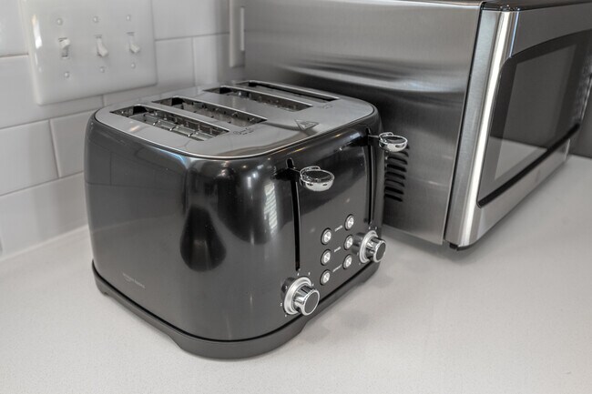 Building Photo - 303 Spruce St