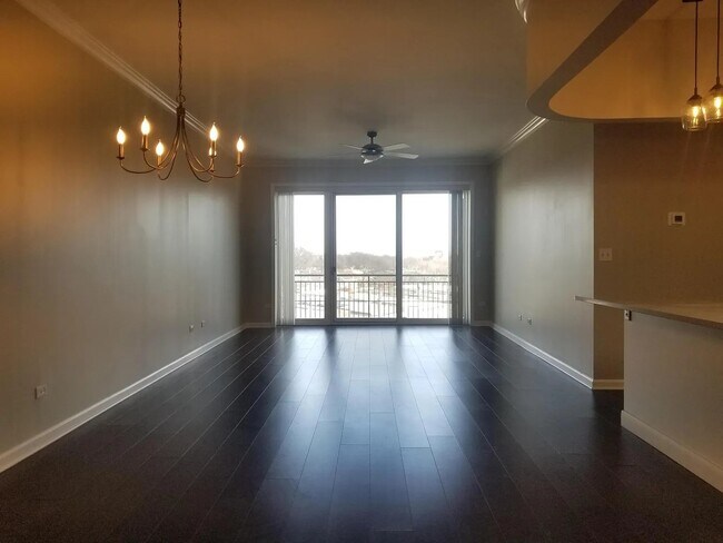 Building Photo - 5036 W Pensacola Ave