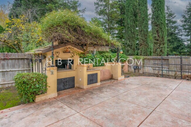 Building Photo - MANTECA RENTAL 4 BEDROOM OUTDOOR PIZZA OVEN in beautiful rear yard