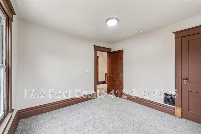 Building Photo - 518 10th St