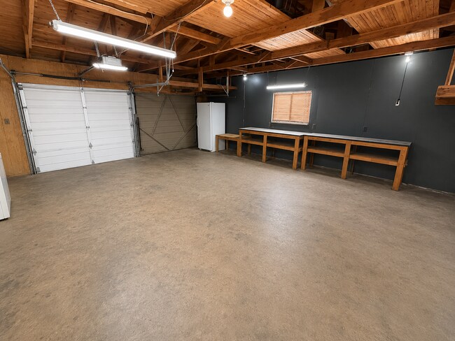 Building Photo - 3BR Cul-de-Sac Home w/ Solar, Water Softener, and Large Yard