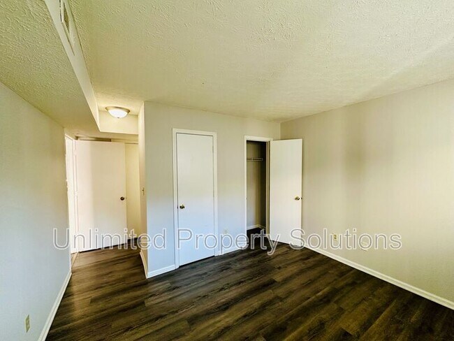 Building Photo - 215 Sunn Aire Ct