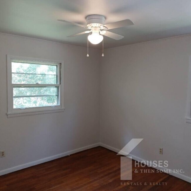 Building Photo - 136 Forest Hills Dr