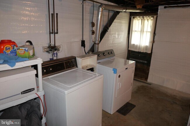 Building Photo - 2716 St Marys Rd